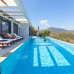 Luxe Syvota